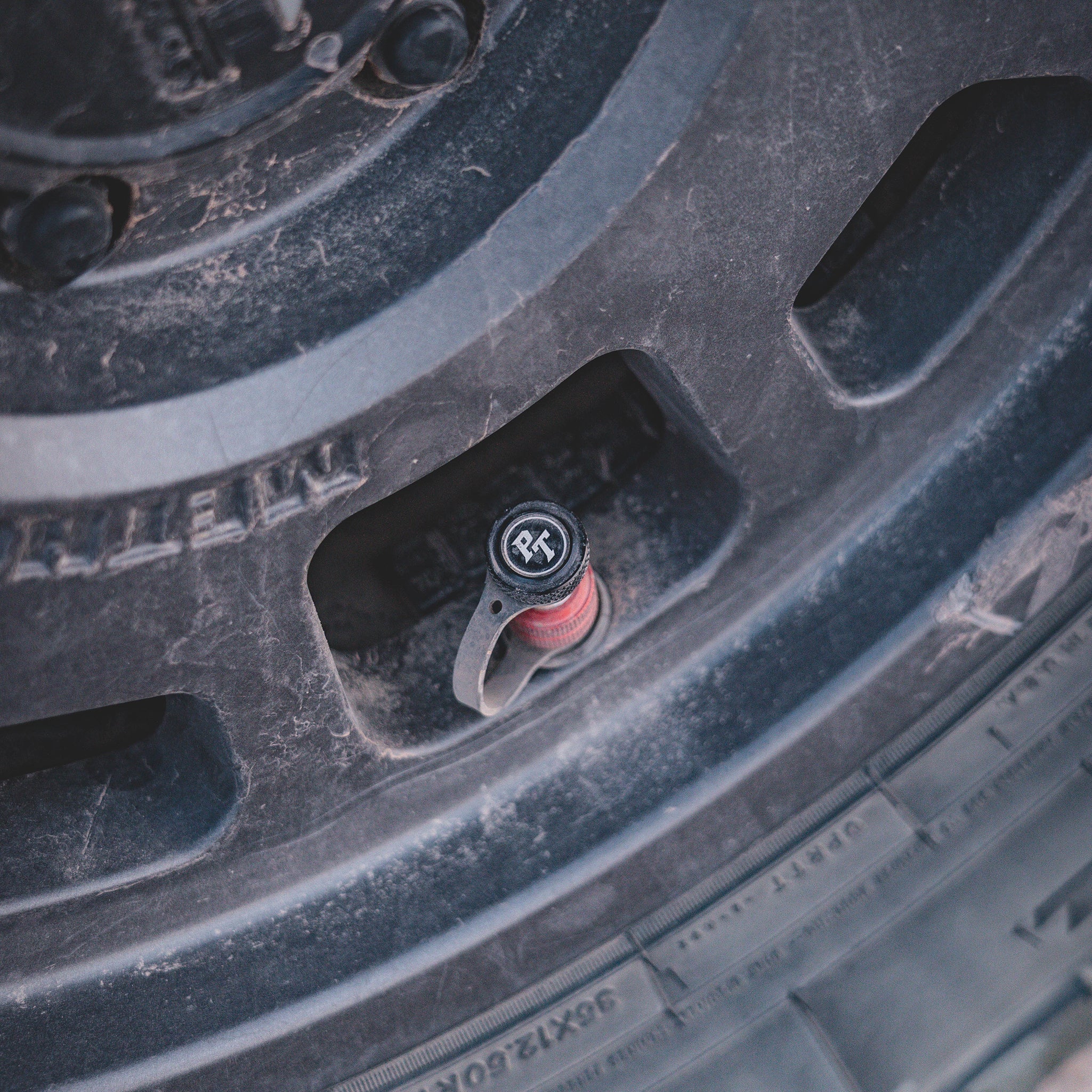 Single Monster Valve™ Tap3 (3/8-24) Extreme Tire Valve Power Tank