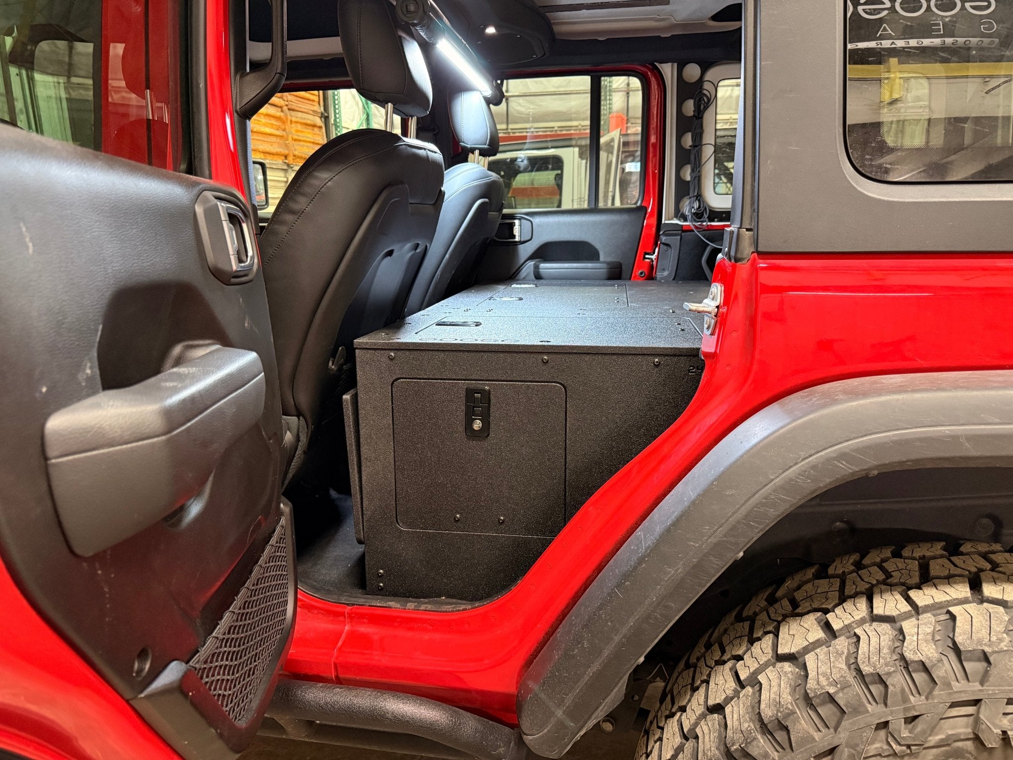 Jeep - Wrangler - 2024-Present - JLU - 4 Door - Explore Series - Seat Delete Plate System - Second Row - Module Based - 10" Module