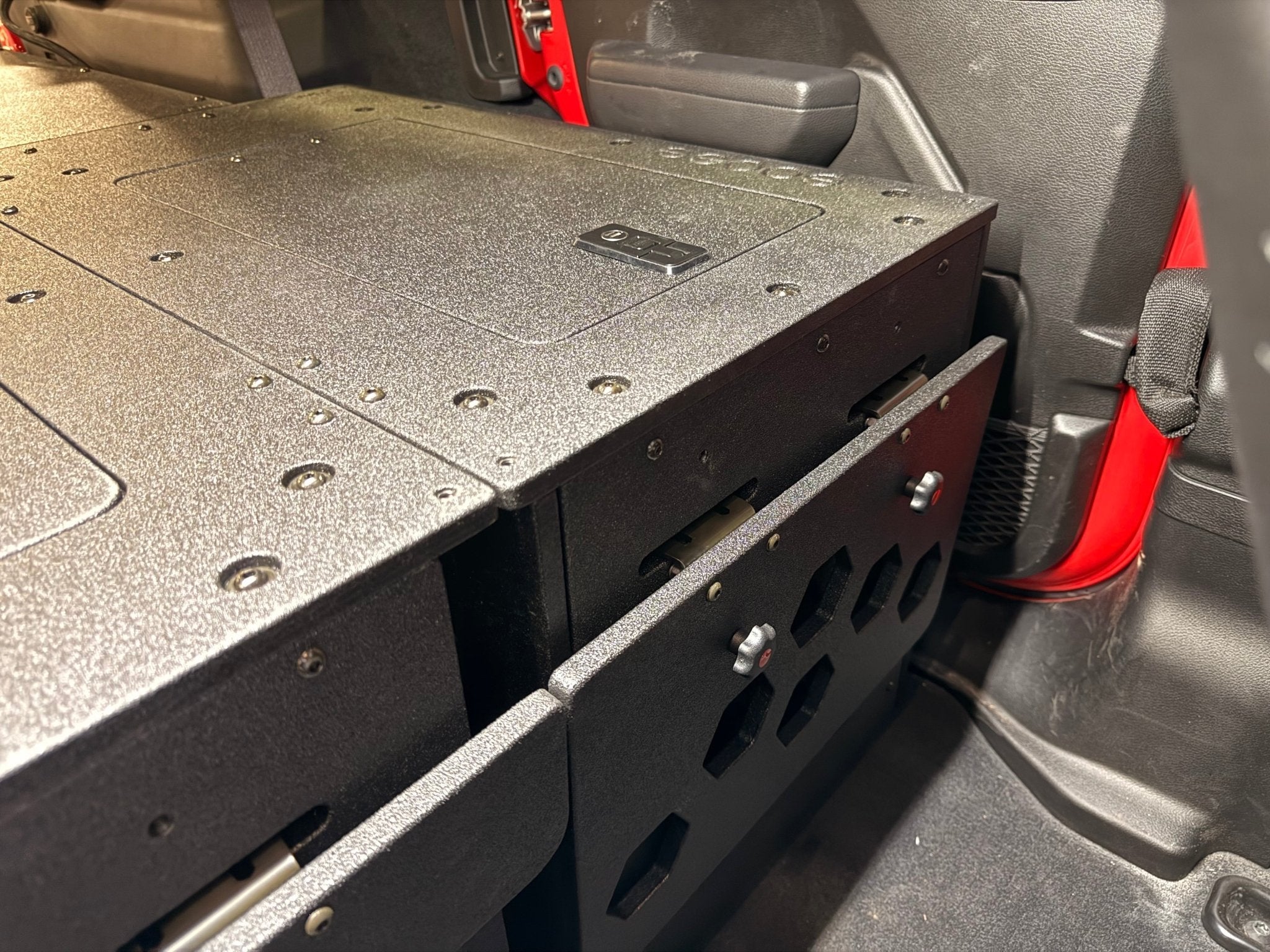 Jeep - Wrangler - 2024-Present - JLU - 4 Door - Explore Series - Seat Delete Plate System - Second Row - Module Based - 10" Module