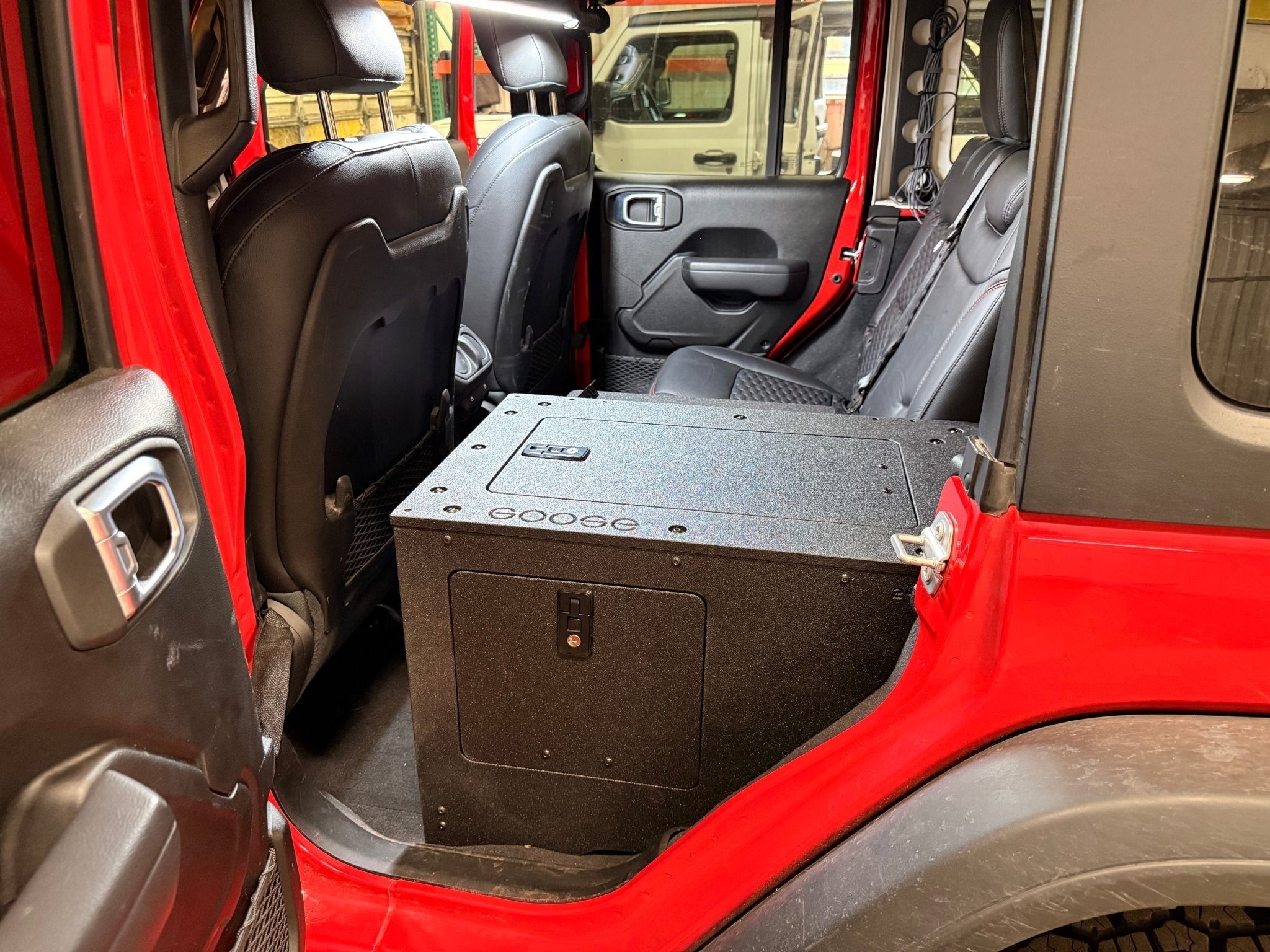 Jeep - Wrangler - 2024-Present - JLU - 4 Door - Explore Series - Seat Delete Plate System - Second Row - Module Based - 10" Module
